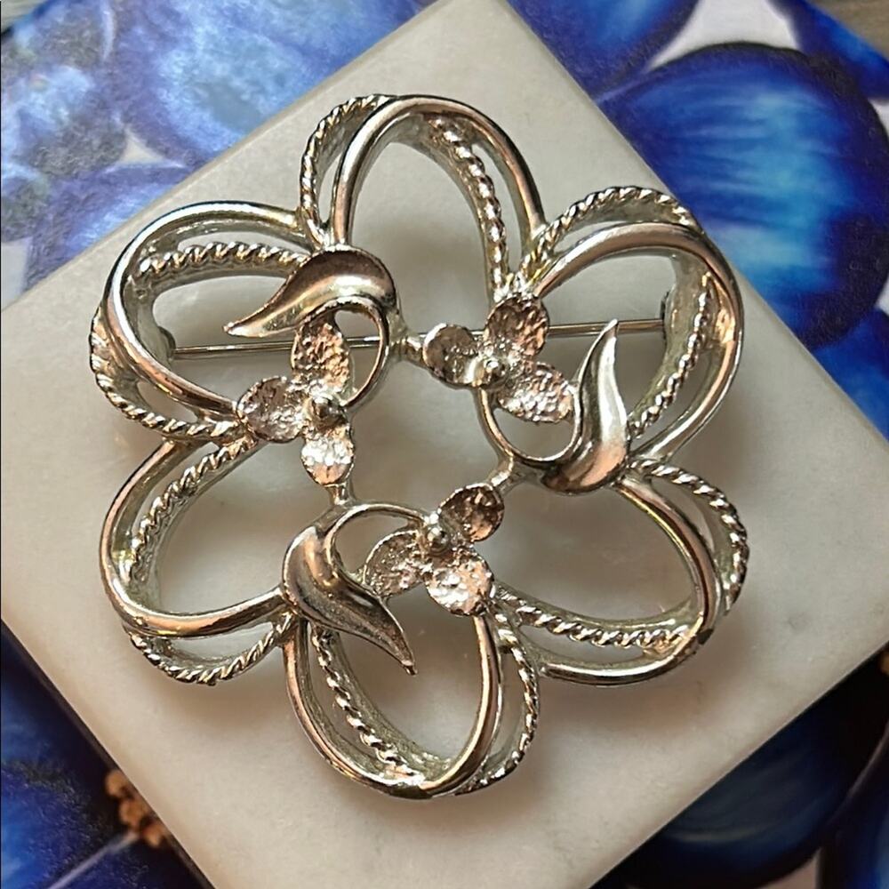 Vintage Sarah Coventry Flower Brooch Pin #A14  Silver tone